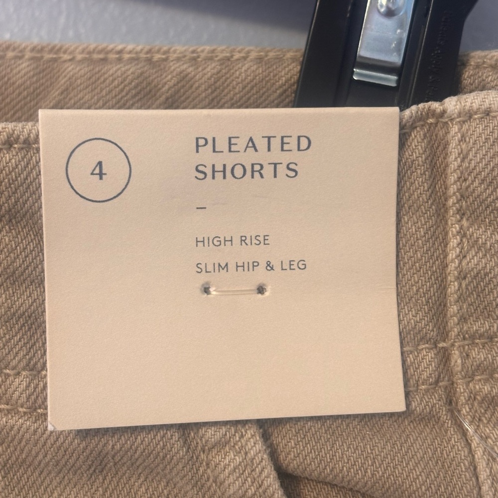 Universal Thread Khaki High-Rise Pleated Shorts - Picture 4 of 8